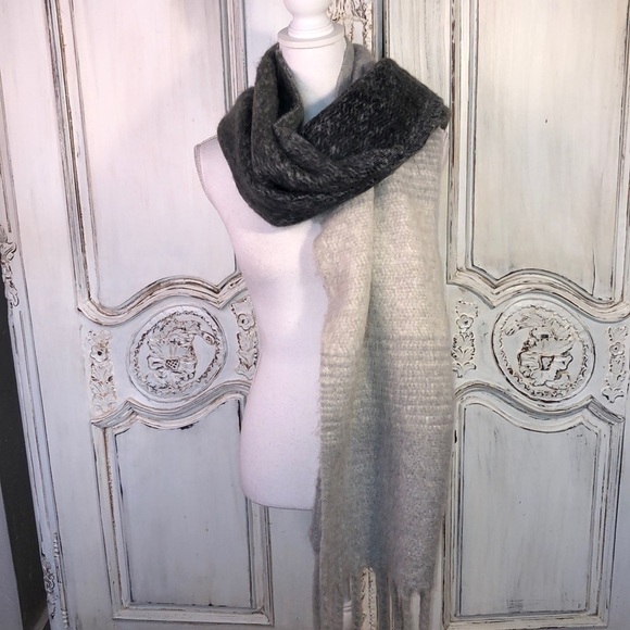 Cozy Warm Ombré Stripe Fluffy Winter Scarf / Wrap with Fringe - Picture 1 of 6